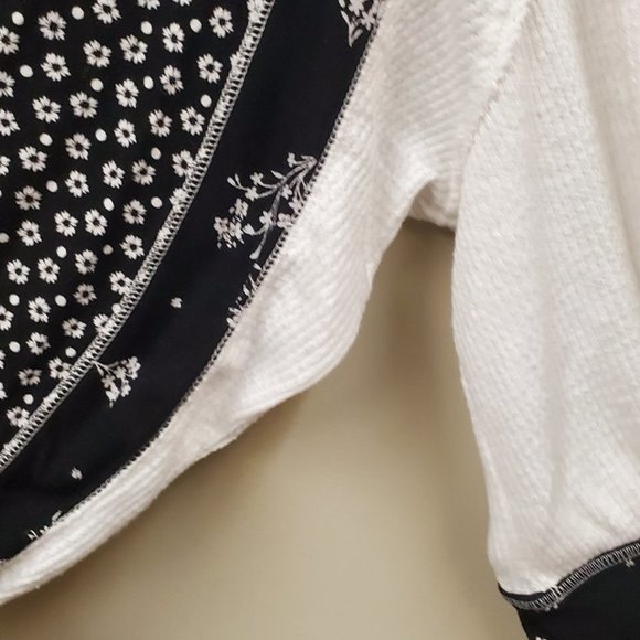 Free People Auxton Thermal Waffle Black White Floral Print Oversized Top XS - Picture 8 of 14